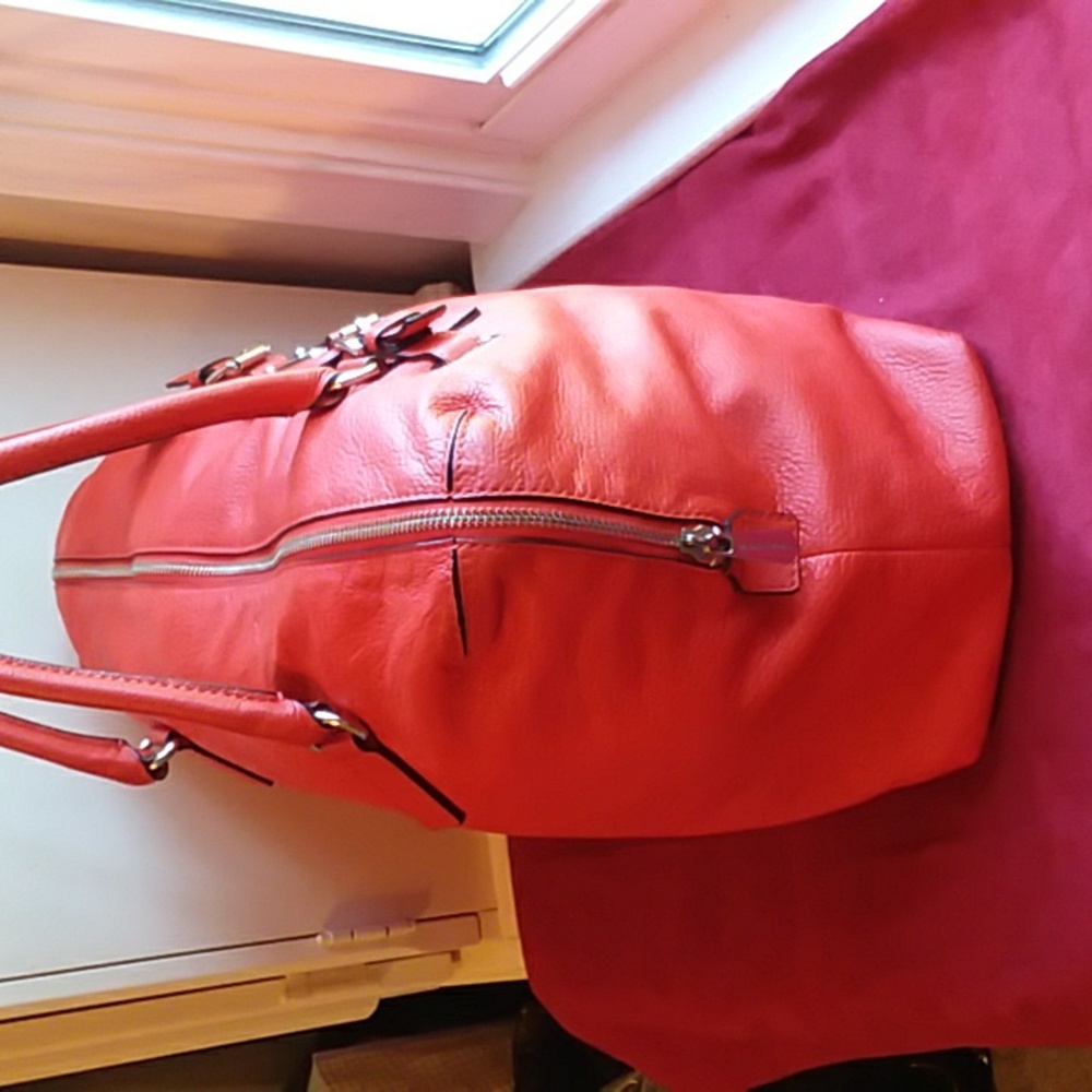 SOLD Michael Kors TravelBag Orange Leather XLarge Bag. Excellent Condition - Picture 7 of 14